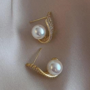 Alloy Stylish Earrings Pair for Women with Elegant Shape Golden