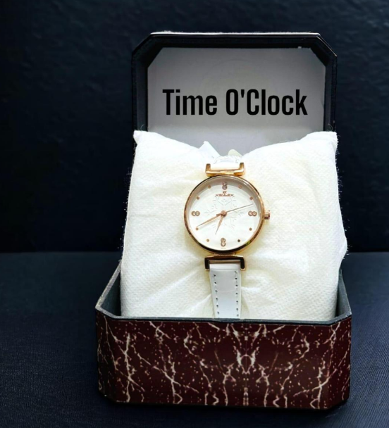 Women's Textured Leather Strap Quartz Watch White