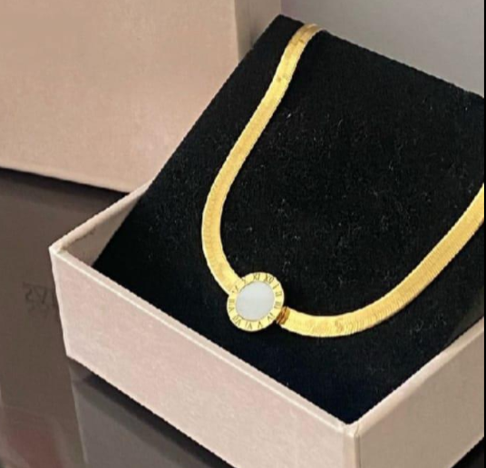 Stainless Steel Locket for Unisex with Adjustable Fit Golden