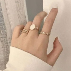 Golden Plated Copper Alloy Ring Set for Women with Painted Cut Design Golden