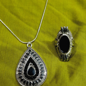Metal Pendant Set for Women with Retro Design Grey