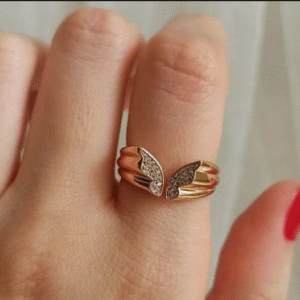 Golden Plated Metal Ring for Women with Classic Polish Golden