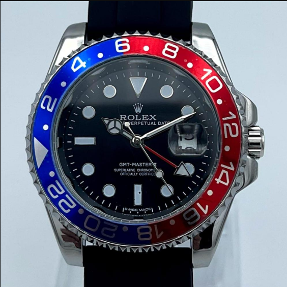 Stainless Steel Round Watch with Rubber Strap and Watch Box